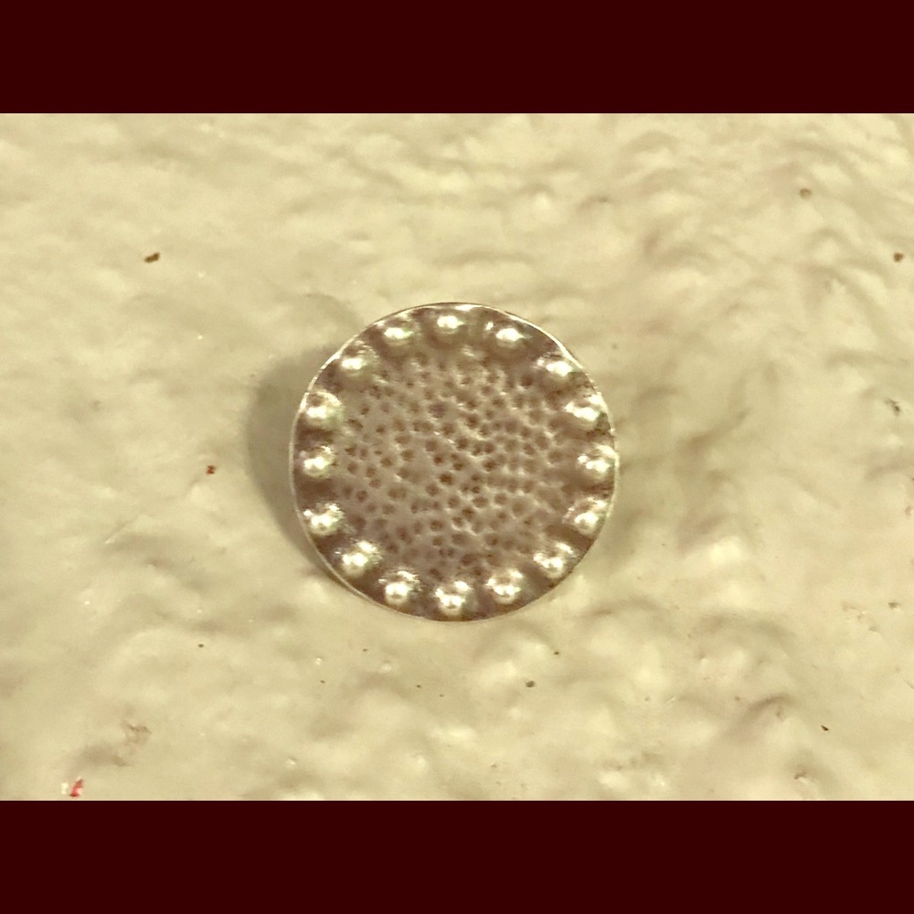 Women’s man made ring
